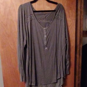 Gray long-sleeve shirt